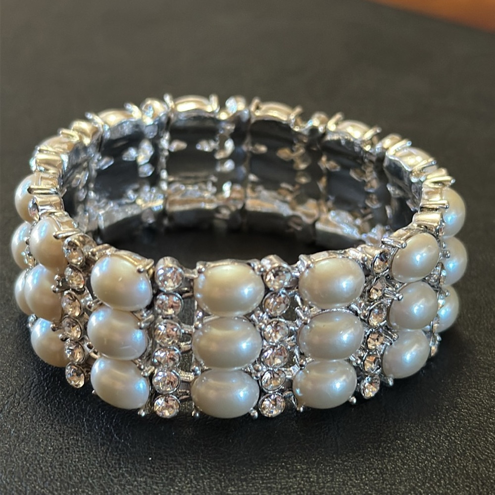 Monet Faux Pearl & Rhinestone Stretch Vintage Bracelet - Picture 13 of 16